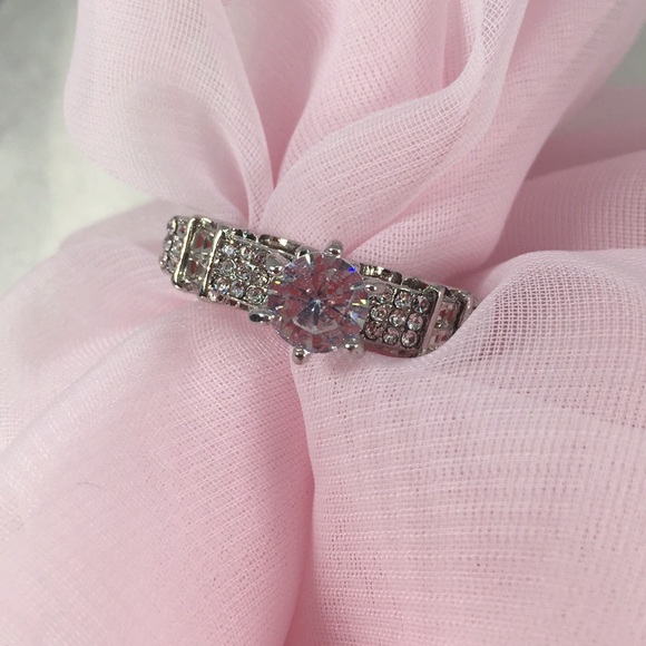 Jewelry - WHITE SAPPHIRE 925 SILVER RING